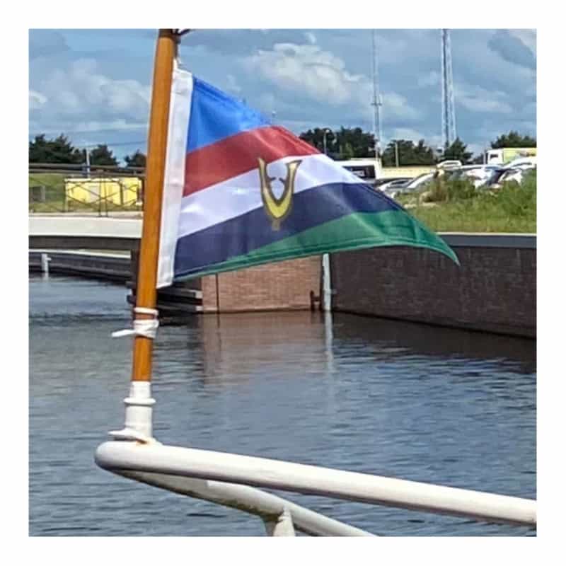 Veteranenvlag klein driehoek op boot