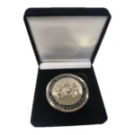 Challenge coin achterzijde in doos