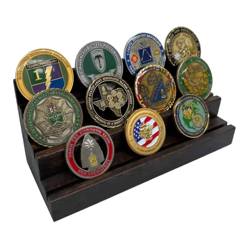 Coin display drietraps donkerbruin sfeer